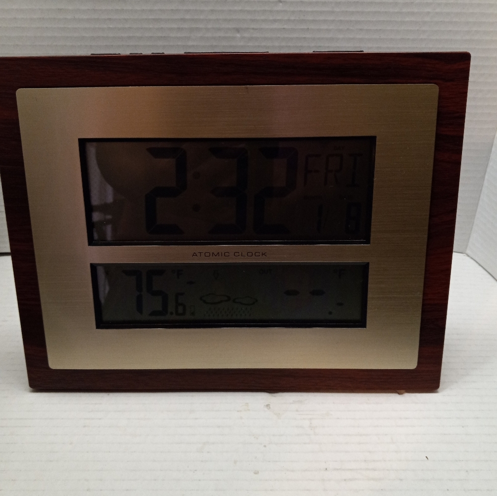 La Crosse Technology Atomic Room Decor Decoration Digital Time Wall Clock